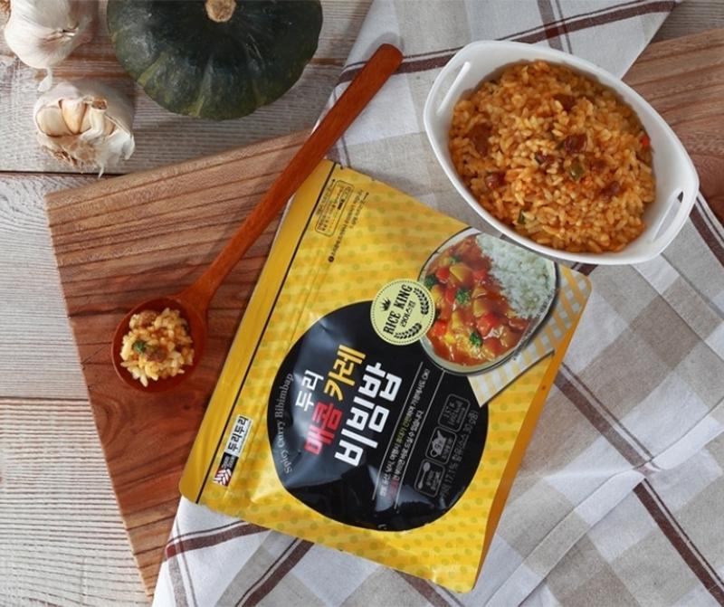 korean brand doori doori's spicy curry bibimbap bag laid down with table set birds eye view