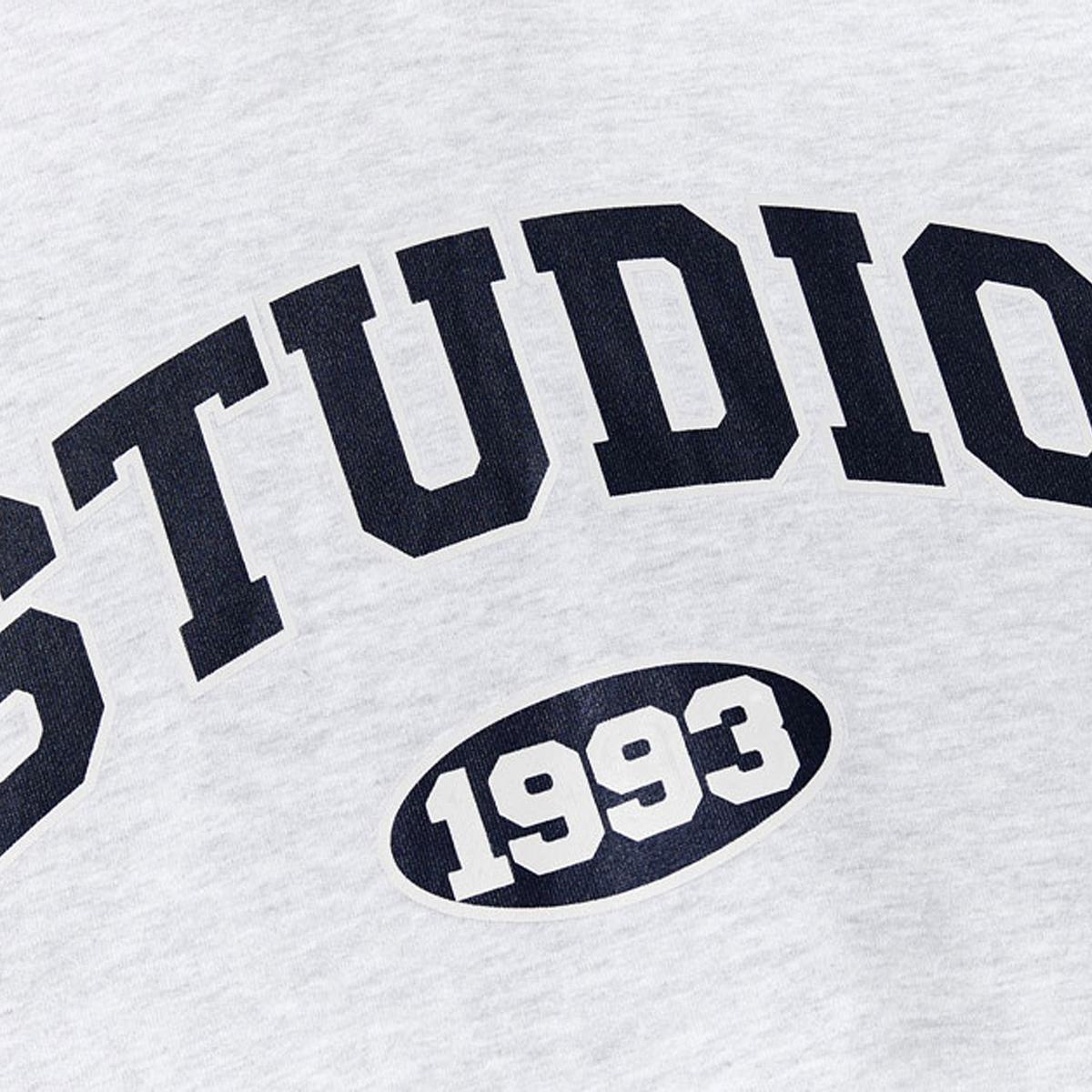 《LE SSERAFIM 恩採&Giant Pink同款》STUDIO弧形LOGO刷毛帽T（亮灰色）
