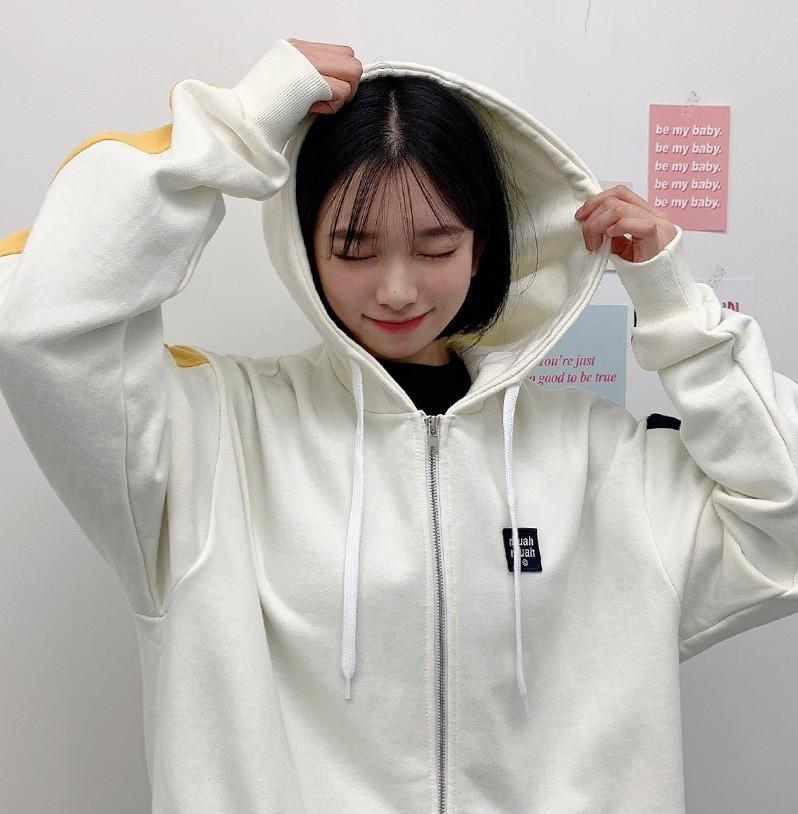 korean brand muah muah signature combi hood zip in in cream fully zipped and hood up worn by model 