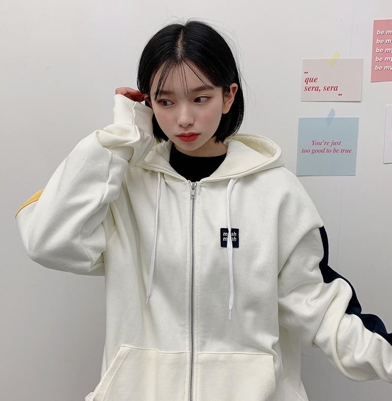 korean brand muah muah signature combi hood zip in in cream worn by model 