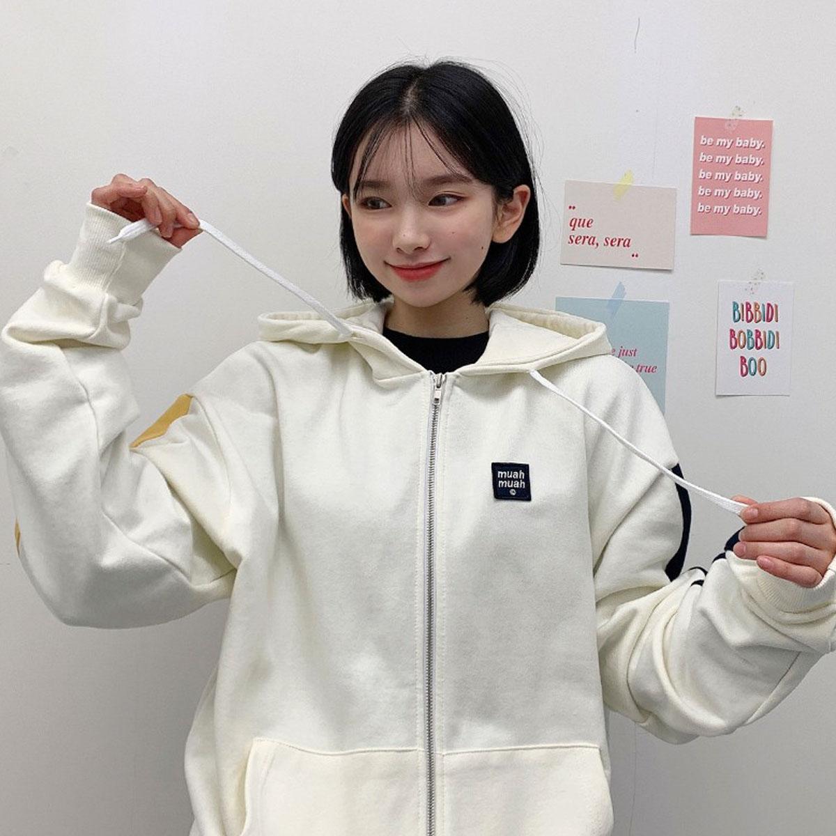 korean brand muah muah signature combi hood zip in in cream fully zipped worn by model 