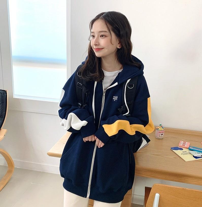 korean brand muah muah signature combi hood zip up in navy front view worn by model leaning on wooden table