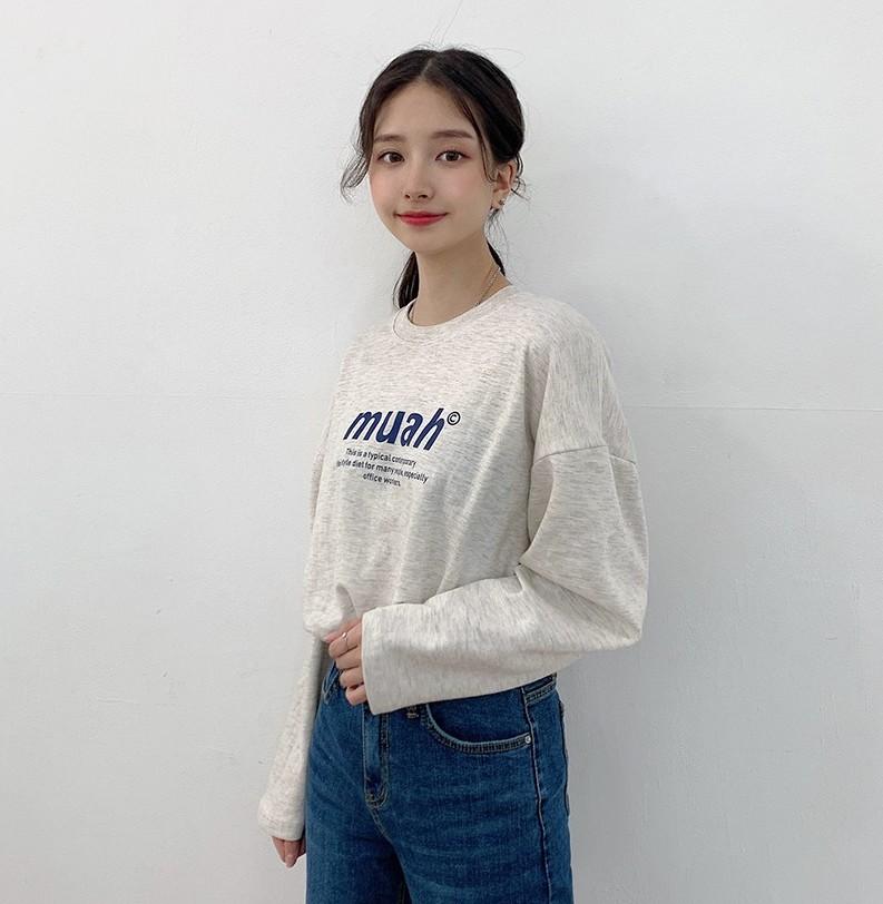 korean brand muah muah Signature Graphic T-Shirt in Light Grey worn by model standing at slight angle 
