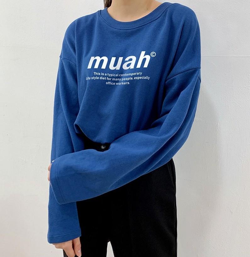 korean brand muah muah Signature Graphic T-Shirt in Indigo Blue worn by model closeup on shirt